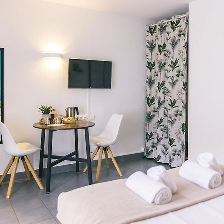 Logis Hotel & Restaurant Le Soleil D'Or Montigny-la-Resle Екстериор снимка