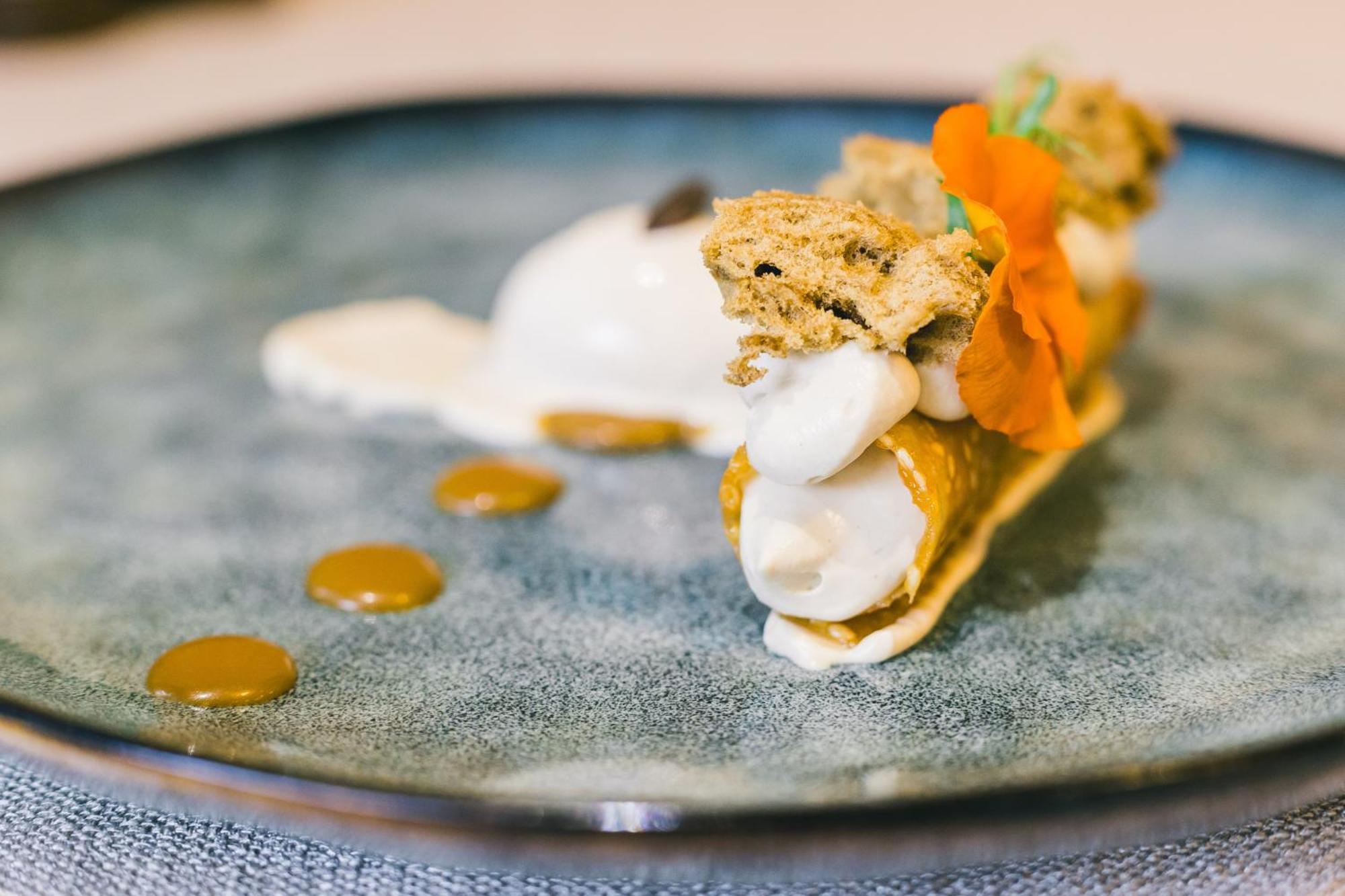 Logis Hotel & Restaurant Le Soleil D'Or Montigny-la-Resle Екстериор снимка