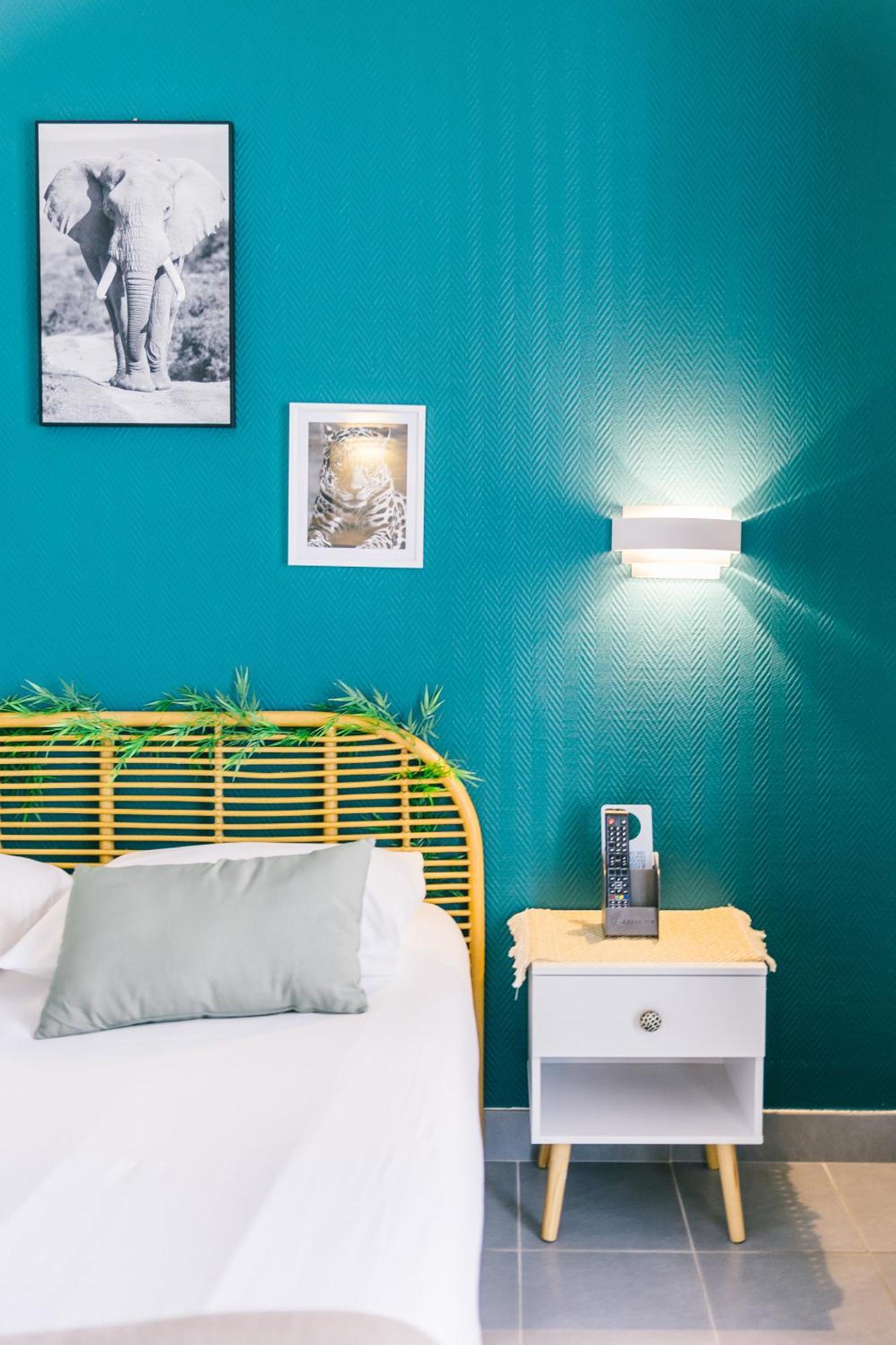 Logis Hotel & Restaurant Le Soleil D'Or Montigny-la-Resle Екстериор снимка