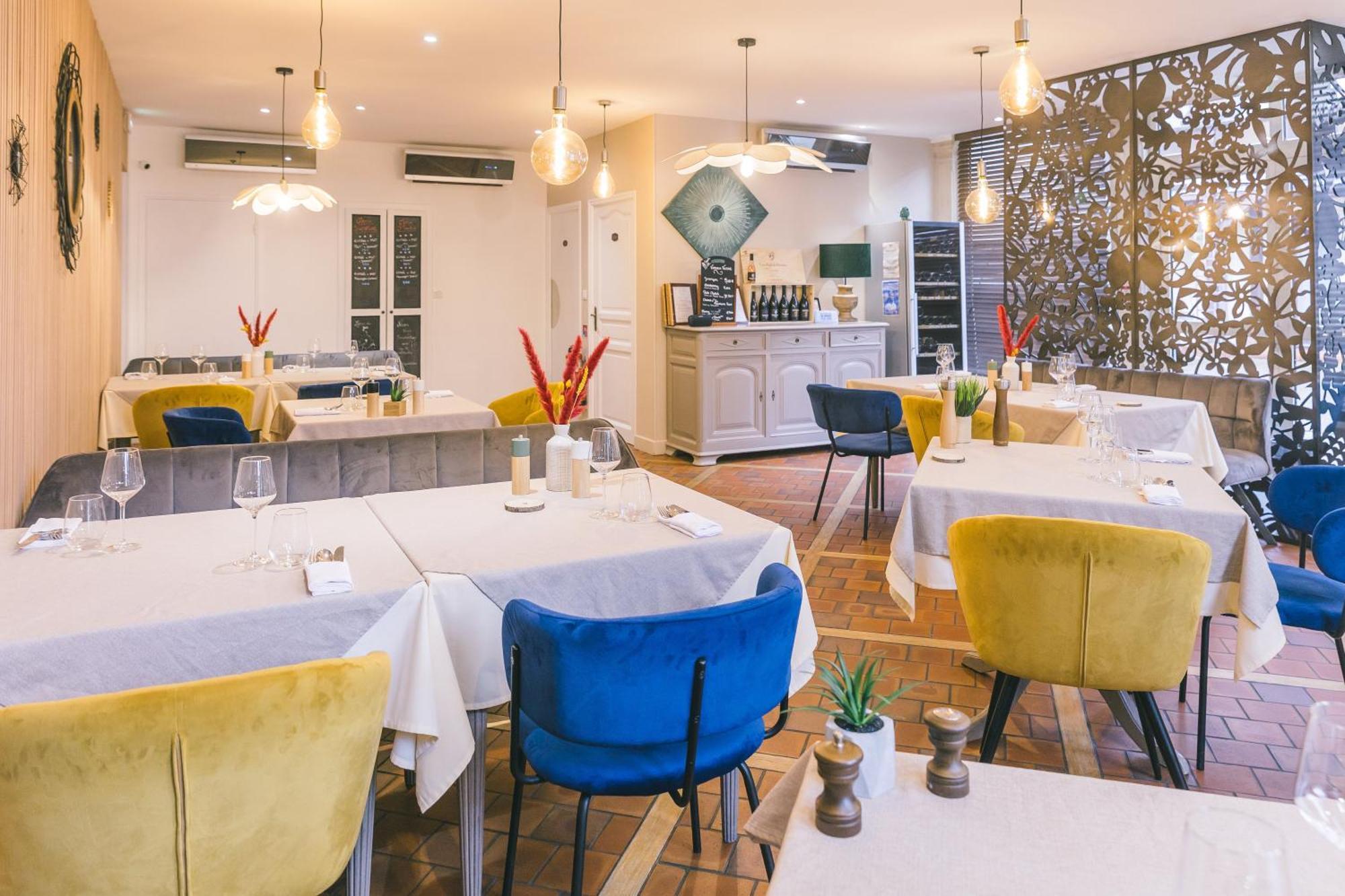 Logis Hotel & Restaurant Le Soleil D'Or Montigny-la-Resle Екстериор снимка