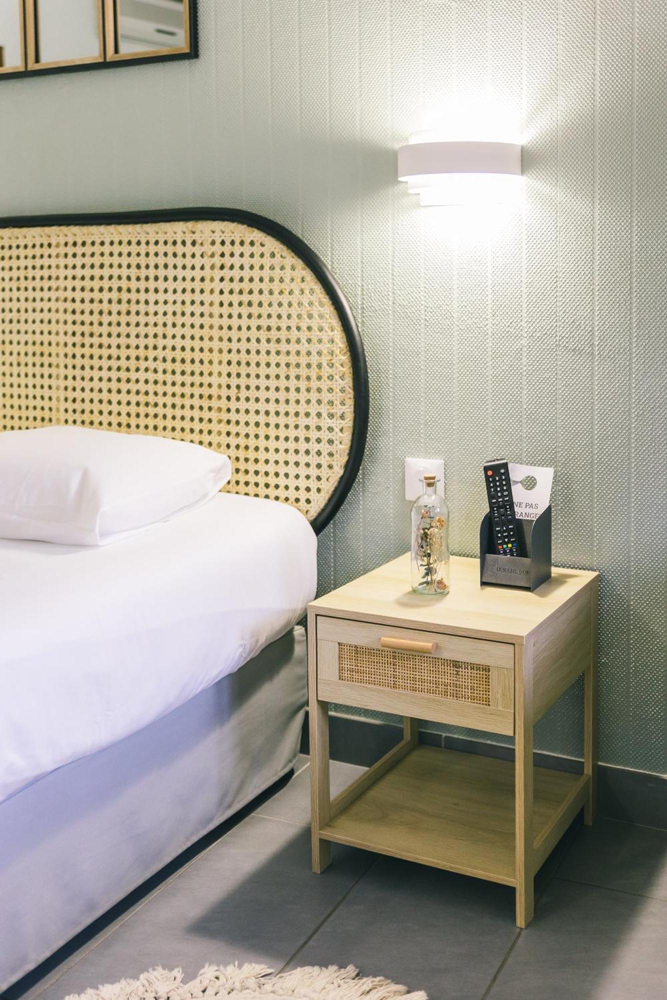 Logis Hotel & Restaurant Le Soleil D'Or Montigny-la-Resle Екстериор снимка